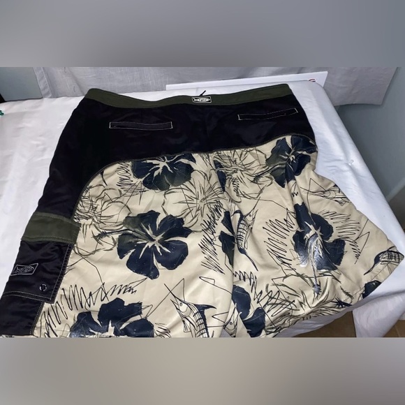 AFTCO Blue Water Size 42 Men’s Fishing Swim Trunks Shorts Beige Black Floral - Picture 8 of 12